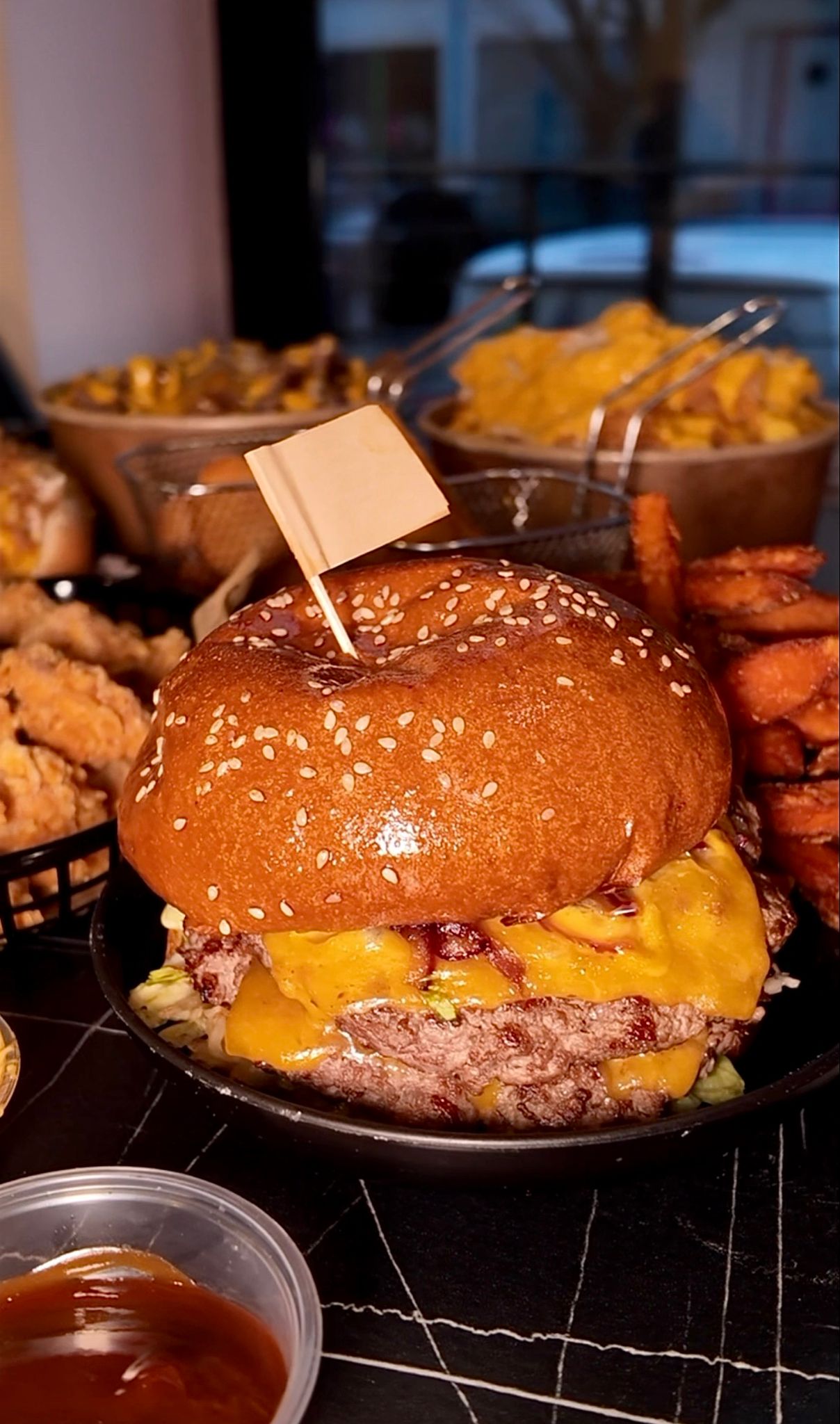 Saftiger Cheeseburger mit Beilagen im Chickenhood Datteln