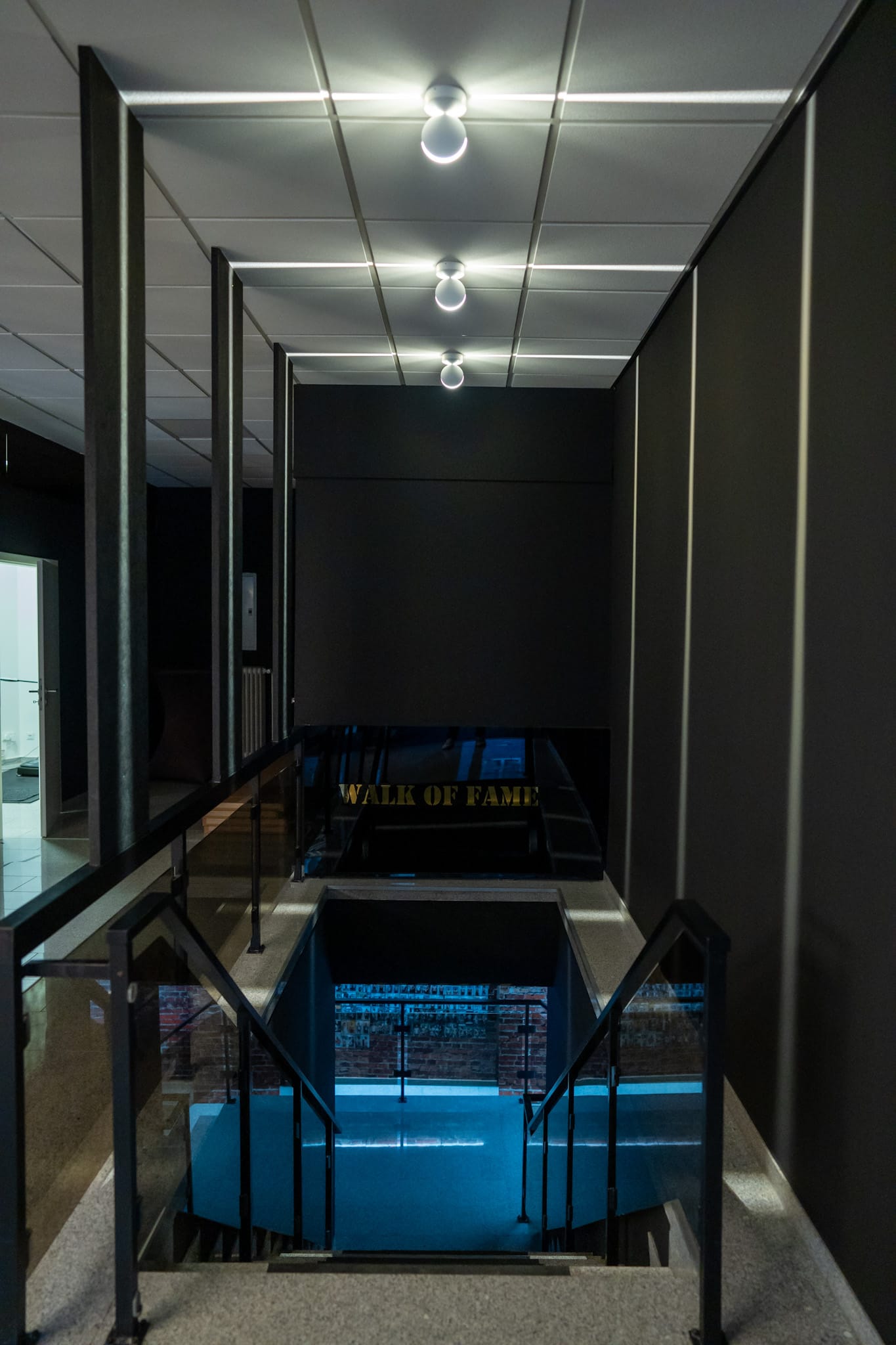 Treppenaufgang mit modernem Design im T-Flex Fitnessstudio Dortmund