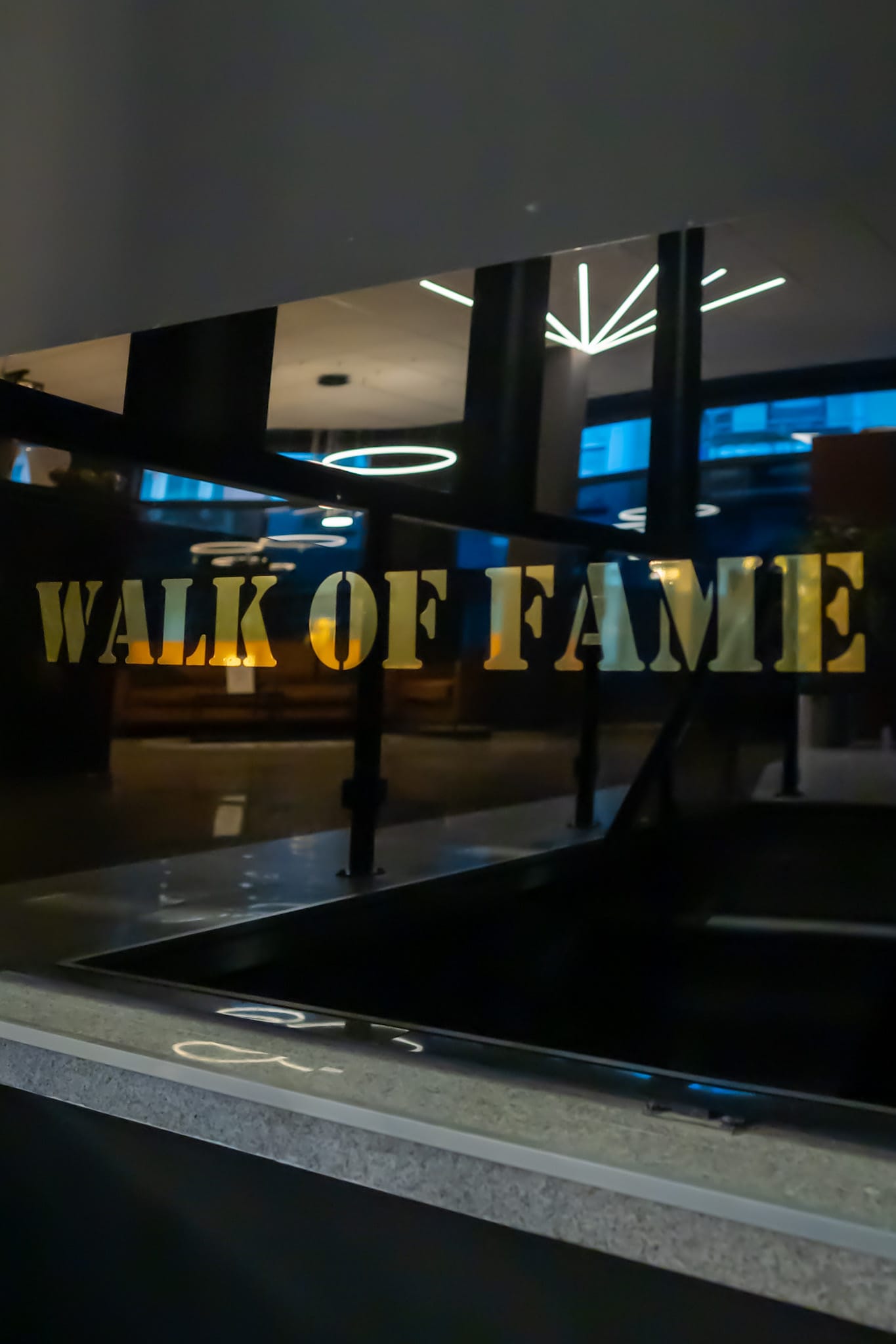 Walk of Fame Schriftzug im Eingangsbereich des T-Flex Fitnessstudios Dortmund
