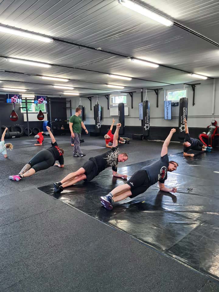 Aufwärmtraining beim Selbstverteidigungstraining mit dem Alpha Team Dortmund in der Akademie