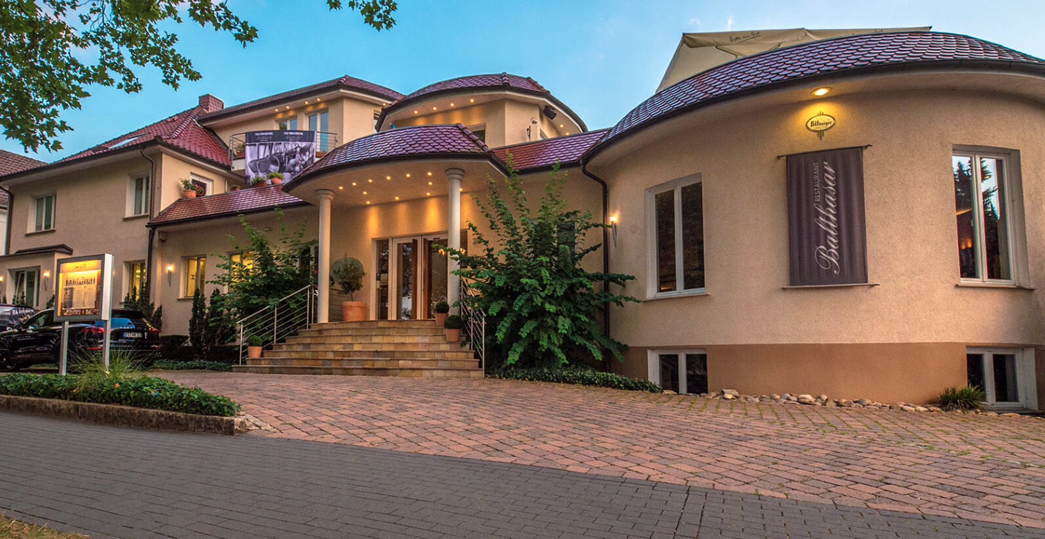 Außenansicht des Restaurant Balthasar in Paderborn am Abend