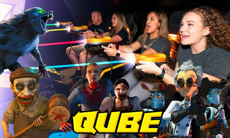 Spieler erleben das interaktive QUBE Abenteuer im Escape Adventure Frankfurt