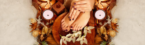 Klassische Maniküre und Pediküre mit Lack oder Paraffinbad