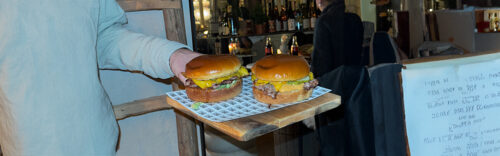Burgermenü mit Self-Topping-Station für bis zu 4 Personen