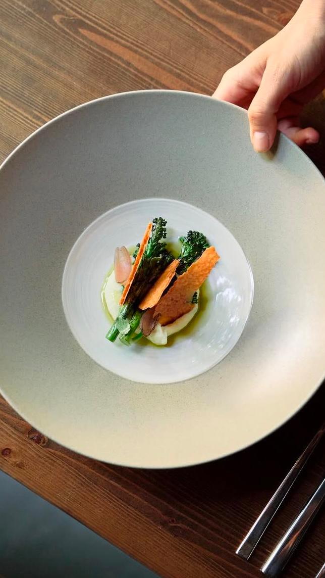 Kreativ angerichteter Gang aus dem Menü im Bonvivant Cocktail Bistro Berlin