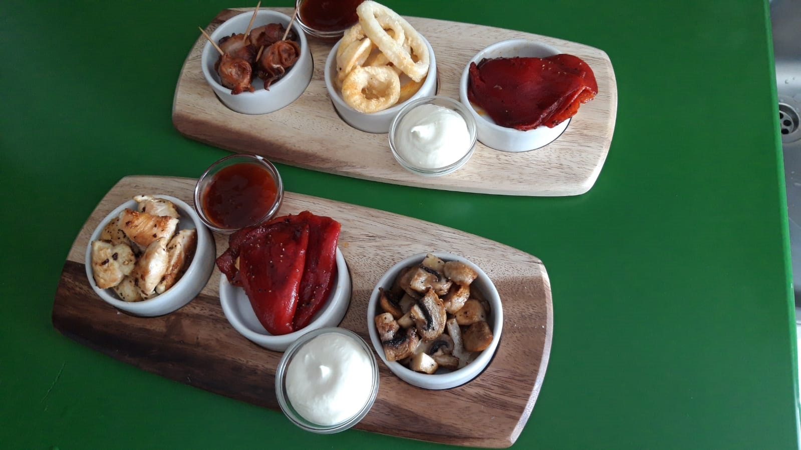 Tapas-Trio mit frittierten Zwiebelringen, Paprika und Champignons bei La Siesta Iserlohn