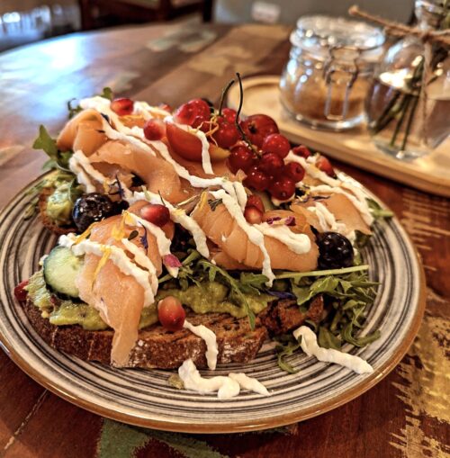 Belegtes Sauerteigbrot & Heißgetränk für 2 Personen