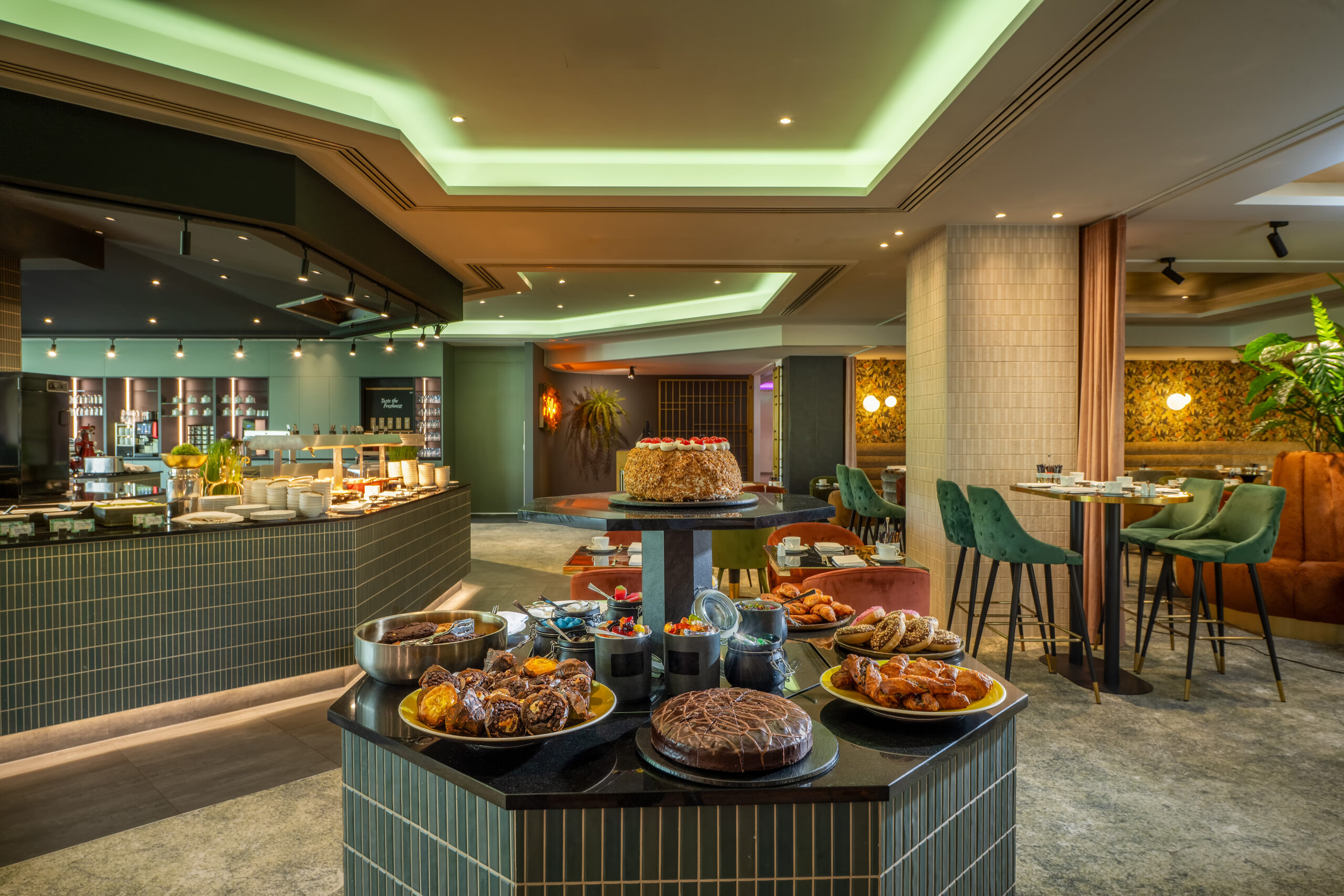 Frühstücksbuffet mit Heißgetränken, Säften & Sekt – Bild 3