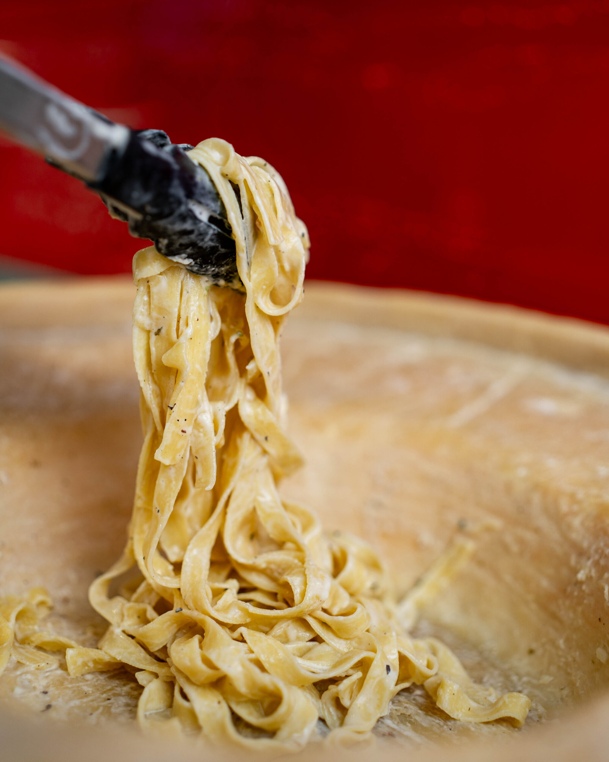 Handmade Pasta im Käselaib & Getränk für 2 Personen – Bild 3